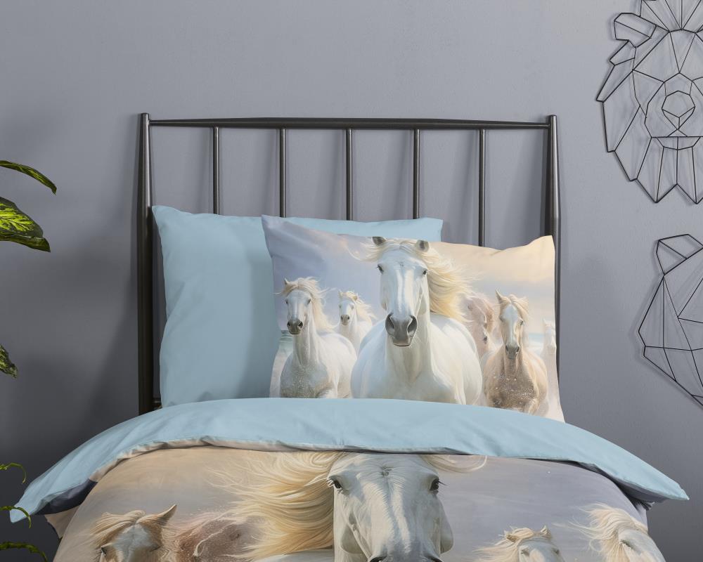 Dekbedovertrek ZouZou 140x220 + 1* 60x70 cm - 10159.14.01 ZouZou Wild and Free kinderdekbedovertrek met rennende witte paarden in zee blauw detailfoto 10159