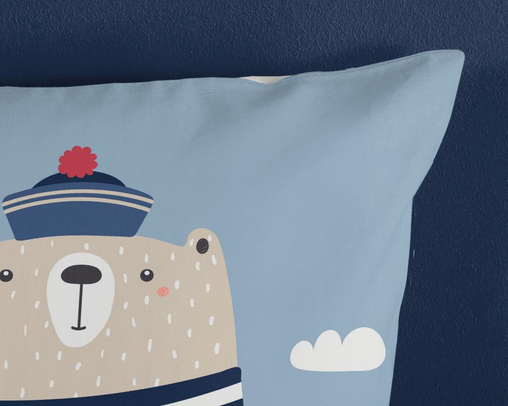 Good Morning Captain kinderdekbedovertrek met beer in matrozen shirt en blauwe ankers print 33491 detail stof kussen