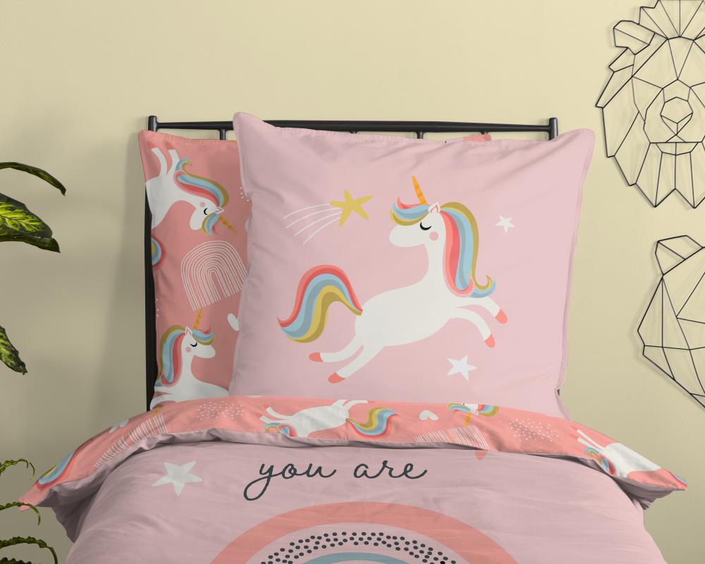 Dekbedovertrek ZouZou 140x220 + 1* 60x70 cm - 33396.70.01 ZouZou Susann kinderdekbedovertrek unicorn roze met regenboog en eenhoorns 33396 sfeerfoto detail