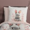 Kinder bedset met konijn op off white achtergrond 33455 Fien sfeerfoto detail DE