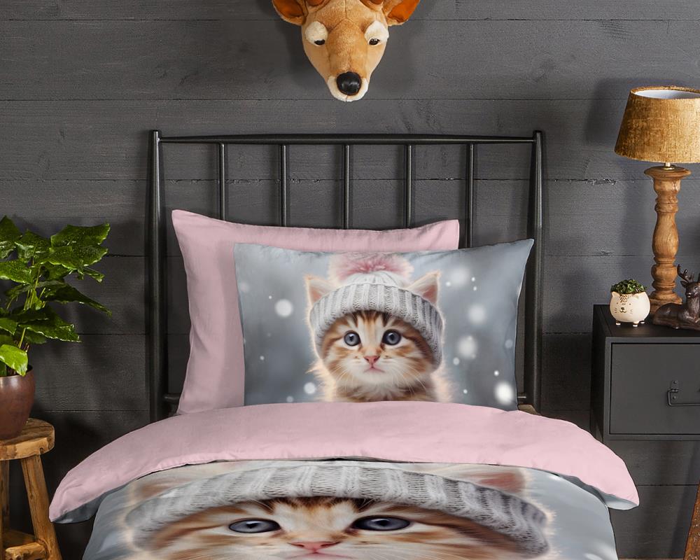 Dekbedovertrek Good Morning 140x220 + 1* 60x70 cm - 33157.99.01 Warm kinderdekbedovertrek met kitten in de sneeuw 33157 Patt sfeerfoto close up